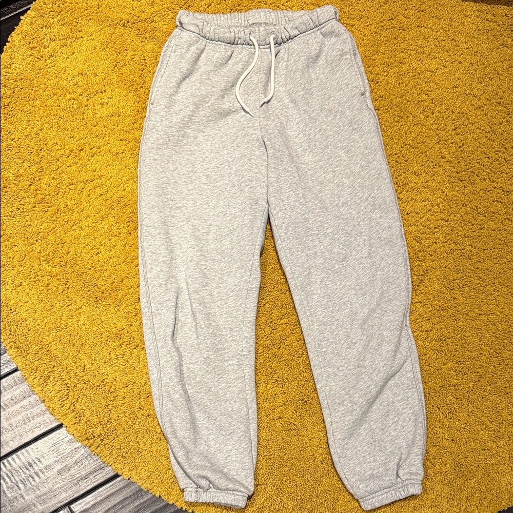 Old Navy gray cuffed sweatpants